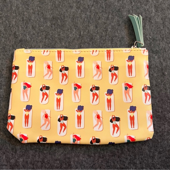 ISPY Cosmetic Bag Bundle - Picture 5 of 15